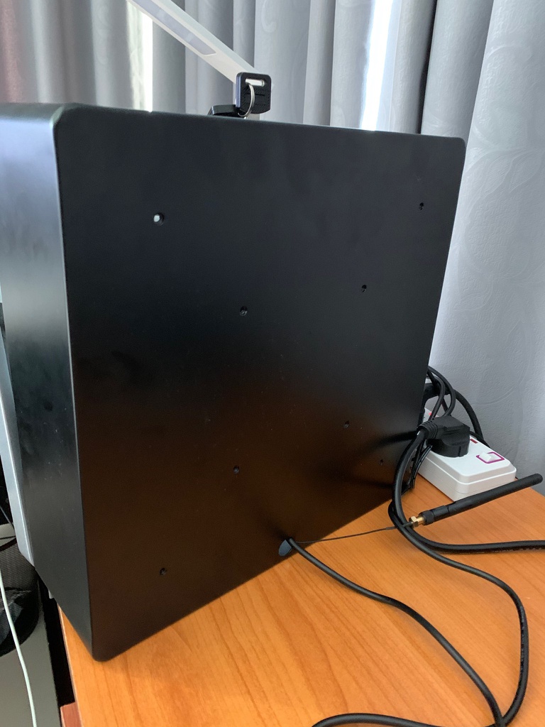 TouchLess button with LED indicator (LEZR)