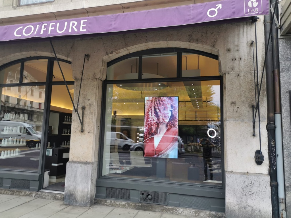 55inch High Brightness Monitor 3000nit - Shopping window